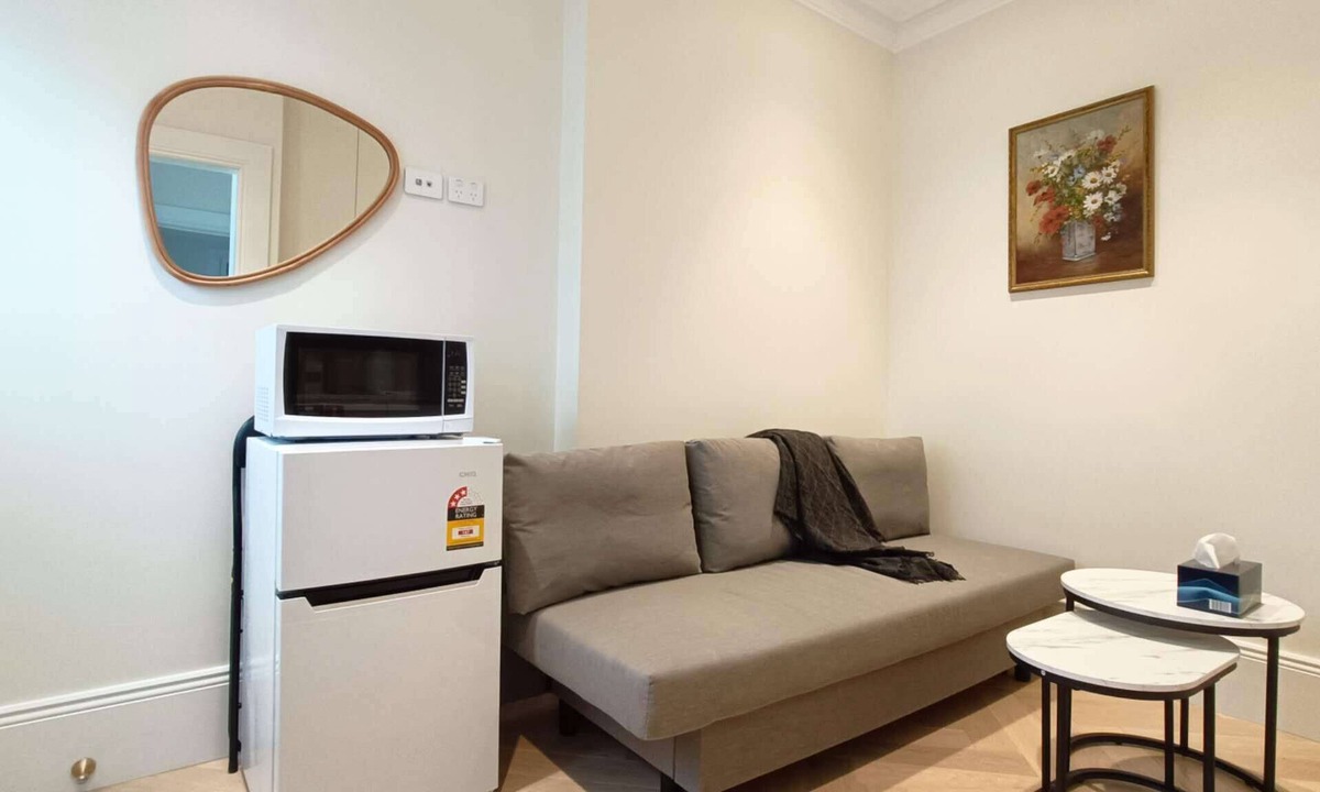 Glebe Cabin | Charming lodge with AC, mins walk to SYDU and bus stop