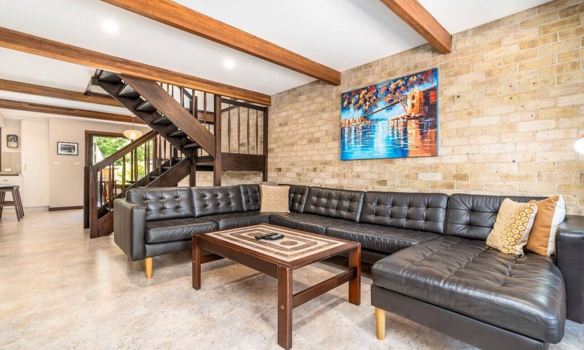 Braddon Apartment | Charming two-story 2BR townhouse in Braddon