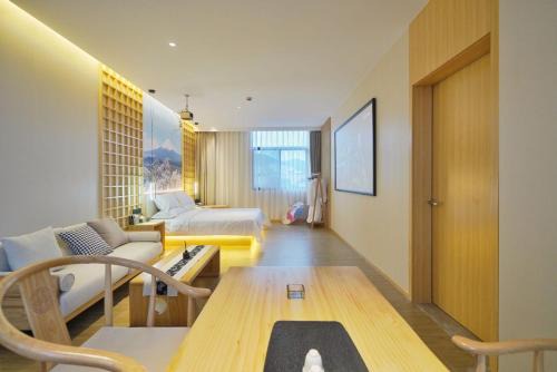 Baishacun Bed & Breakfast | Chendan Hot Spring Villa