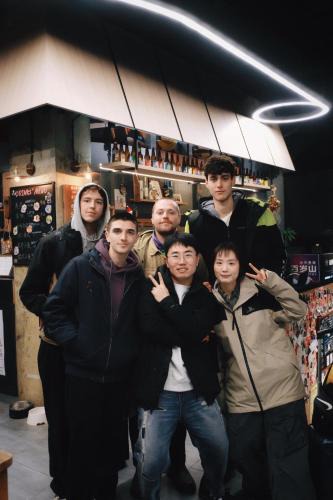 Chengdu City Centre Hostel | Chengdu Desti Youth Park Hostel Chunxi Road-24H Reception& English Service& Cafe& Bar& Luggage Storage& Large Public Area
