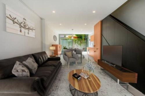 Surry Hills House | Chic Abode in Trendiest Suburb