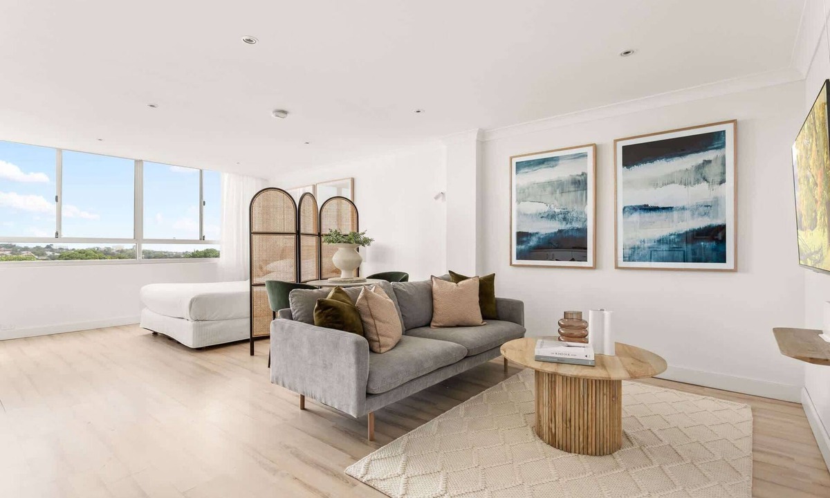 Bondi Junction Apartment | Chic Studio with a Pool and Moments from Shop