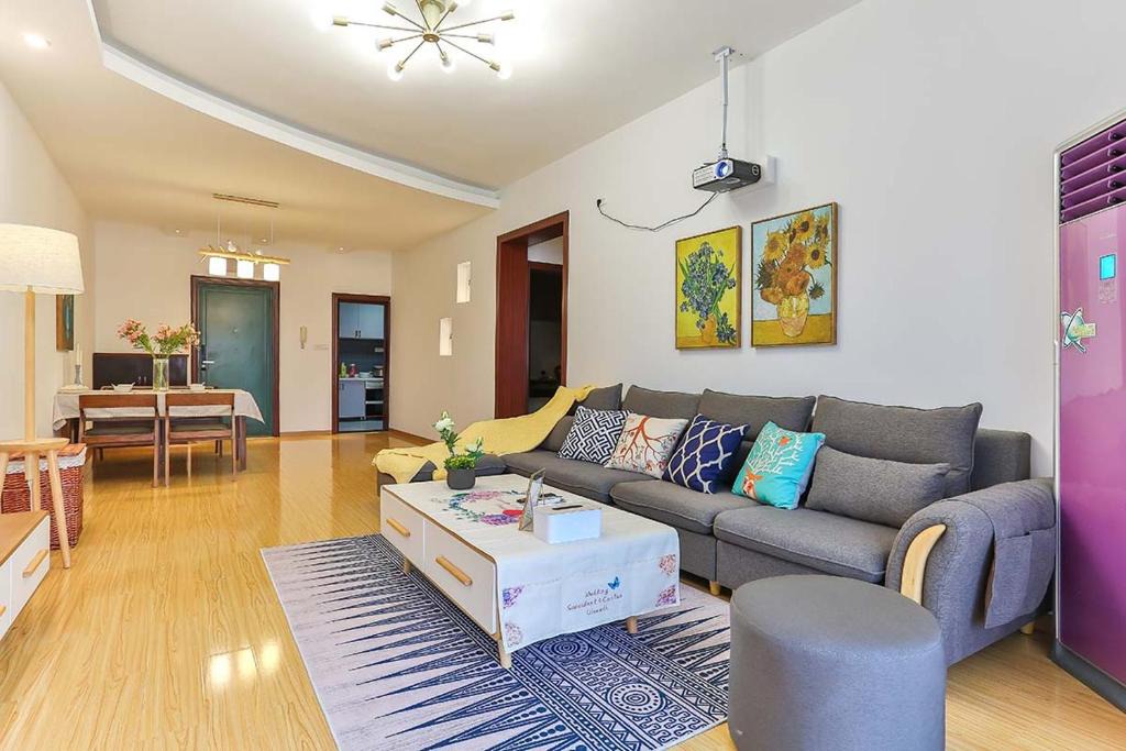 Yuzhong Apartment | Chongqing Yuzhong·HongYaDong· Locals Apartment 00171430