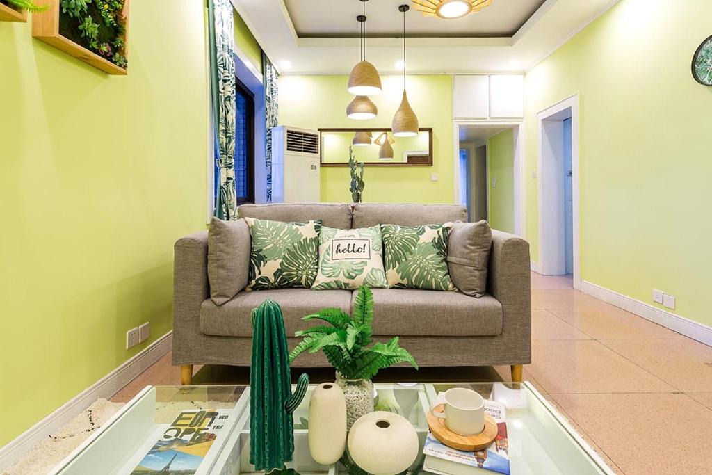 Jeifangbei Central Business District Apartment | Chongqing Yuzhong·Hongya Cave· Locals Apartment 00134800