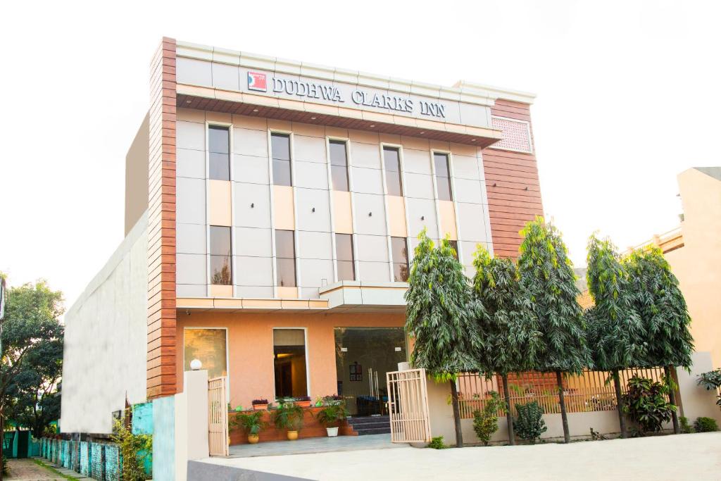 Palia Hotel | Clarks Inn Dudhwa