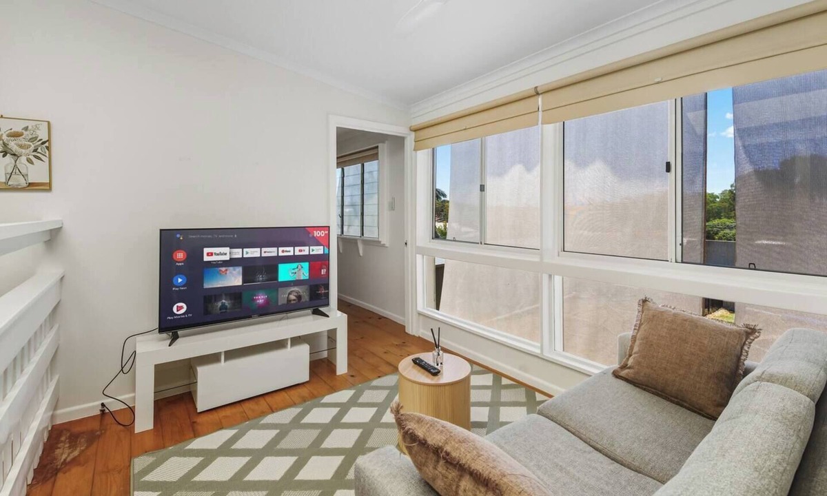 Wynnum House | Coastal Wynnum Home | Near Plaza &City Connections