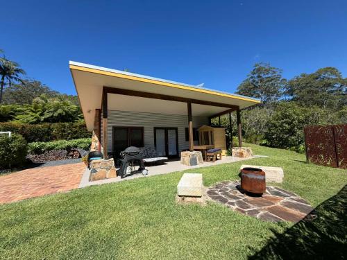 Lowanna Apartment | Coffs Coast Mountain Retreat Cabin 1