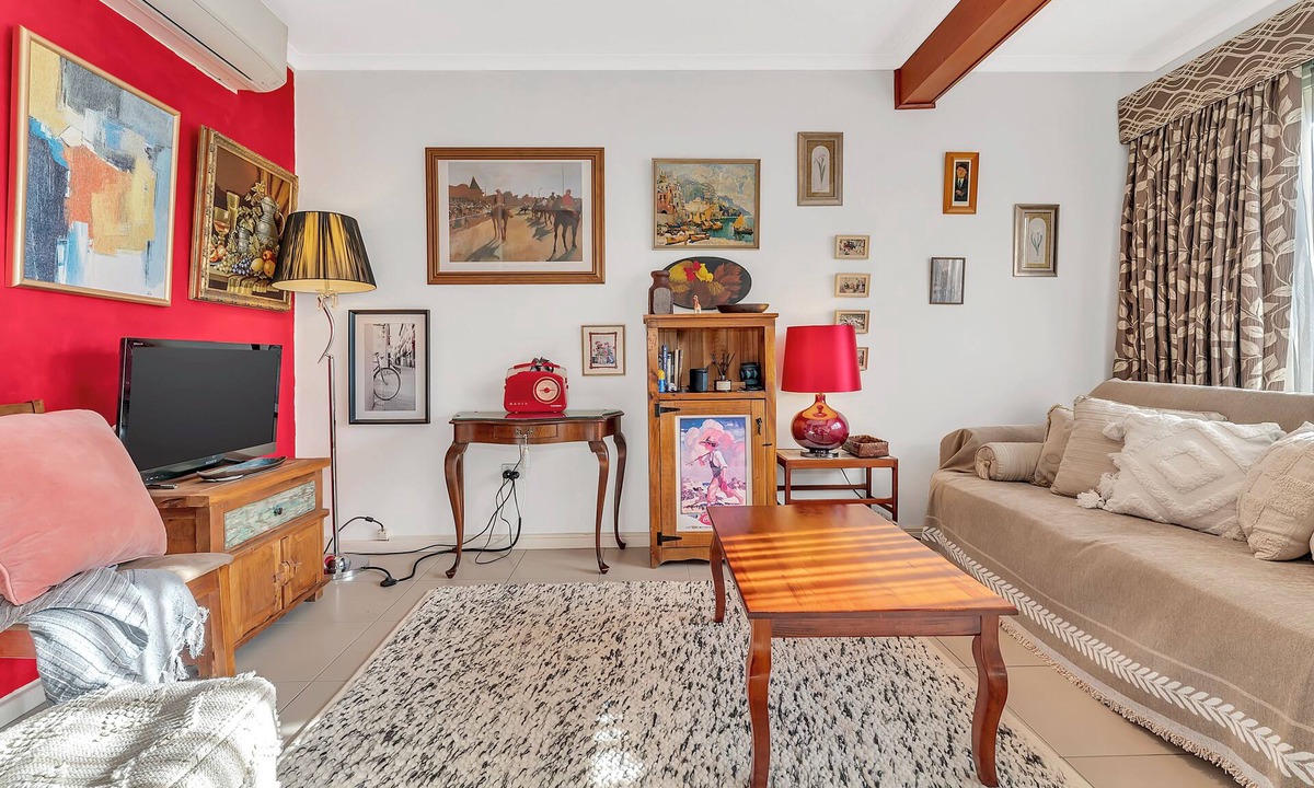Payneham House | Colour Pop Cottage - A vibrant courtyard retreat perfect for long stays