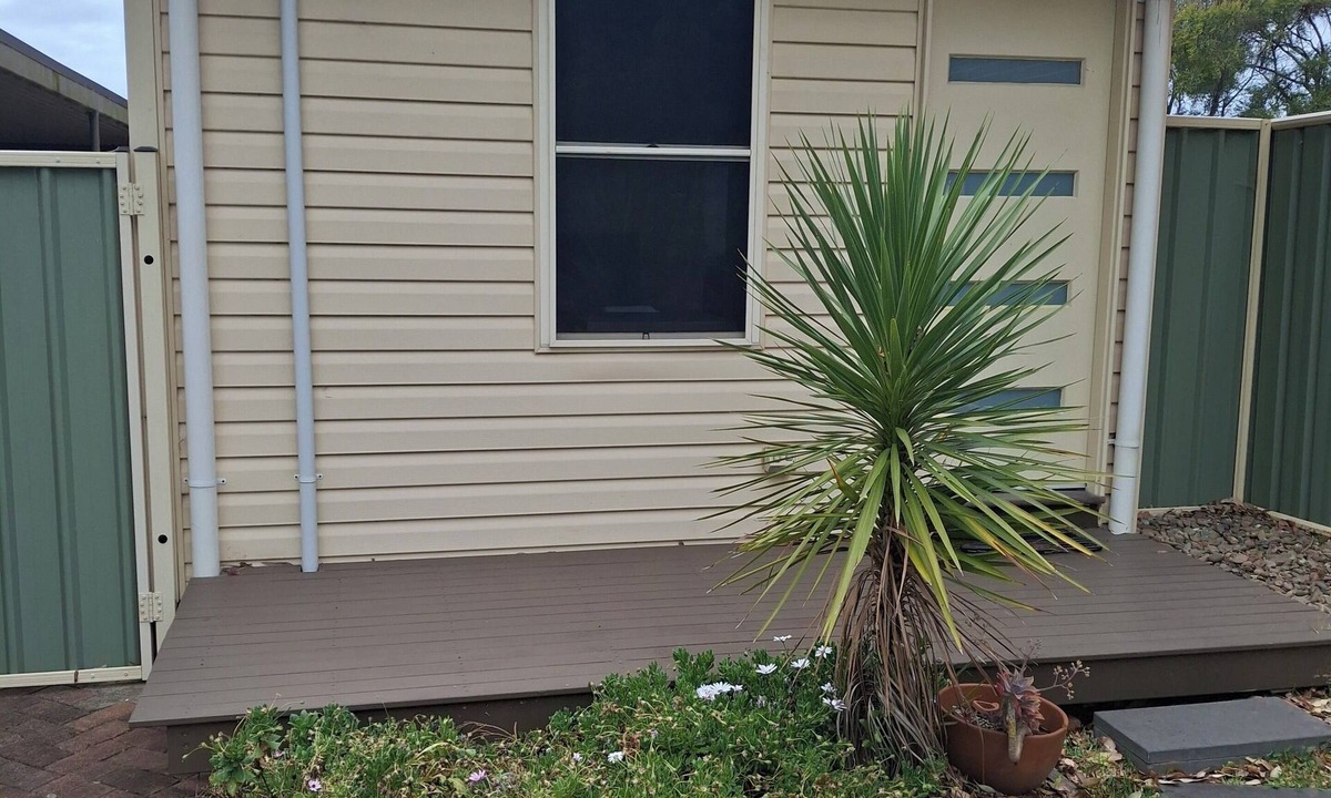 Bomaderry Apartment | Comfortable and conveniently located studio apartment one double bed