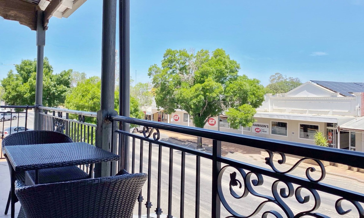 Hay Hotel | Commercial Hay Hotel