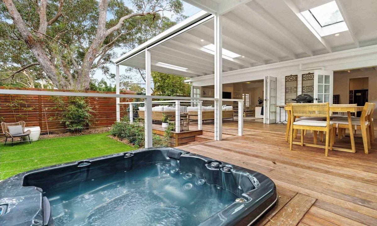 Callala Beach House | Conifer – Pet Friendly with Outdoor Spa