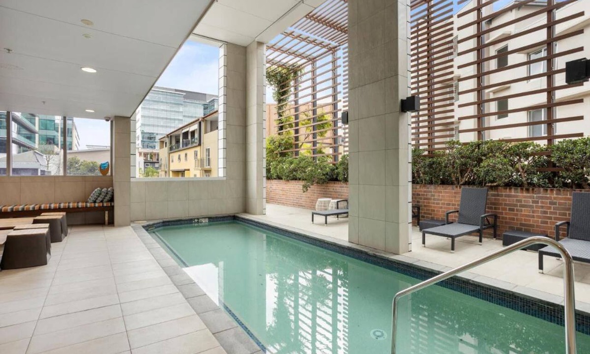 Fortitude Valley Apartment | Contemporary 1-Bed with Pool Near Brisbane River