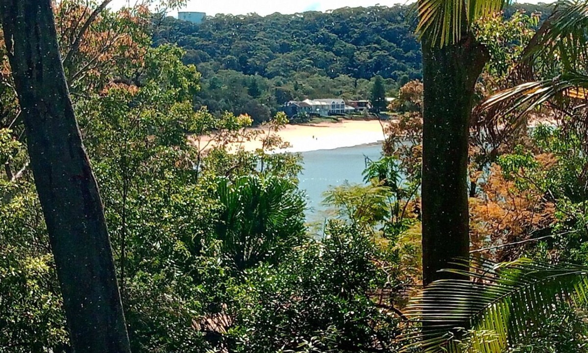 Pearl Beach Apartment | Corymbia -stones throw to pristine waters of Pearl Beach and National park walks