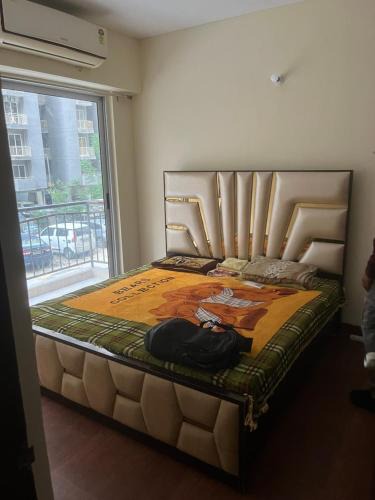 Ghaziabad House | Couple friendly room with ac, comfy bed and private window view