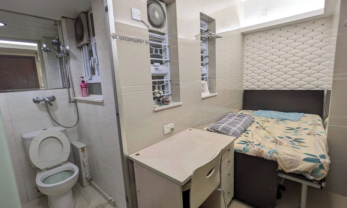 Prince Edward Hotel | Cozy hostel 2 pax, airport 30mins, 2mins Mongkok MTR,many tourist spots nearby.