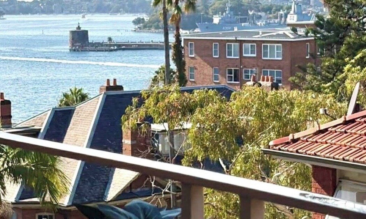 Kirribilli Apartment | Cozy Kirribilli Studio with Sydney city and water views.
