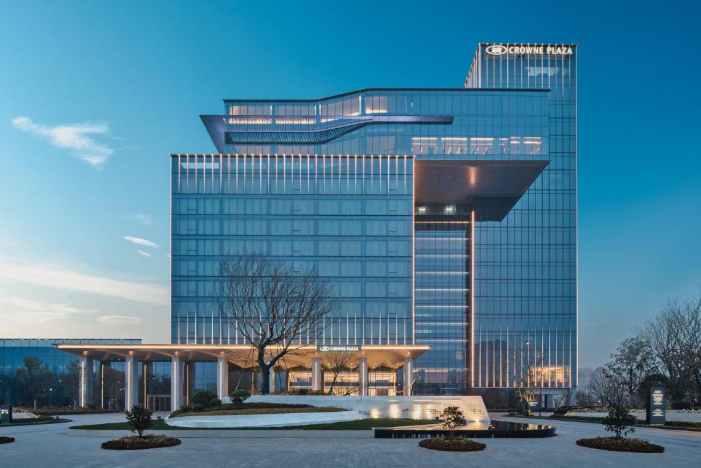 Echeng District Hotel | Crowne Plaza Ezhou by IHG