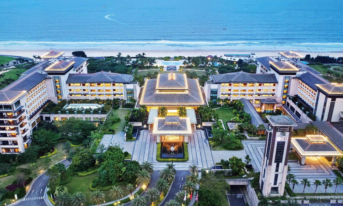Yangdong District Hotel | Crowne Plaza Hailing Island by IHG