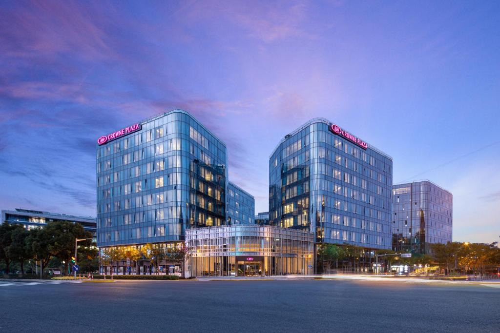 Minhang Hotel | Crowne Plaza Shanghai Hongqiao by IHG