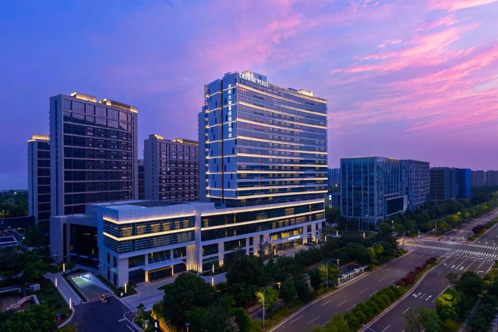 Wuzhong Hotel | Crowne Plaza Suzhou Taihu Lake by IHG
