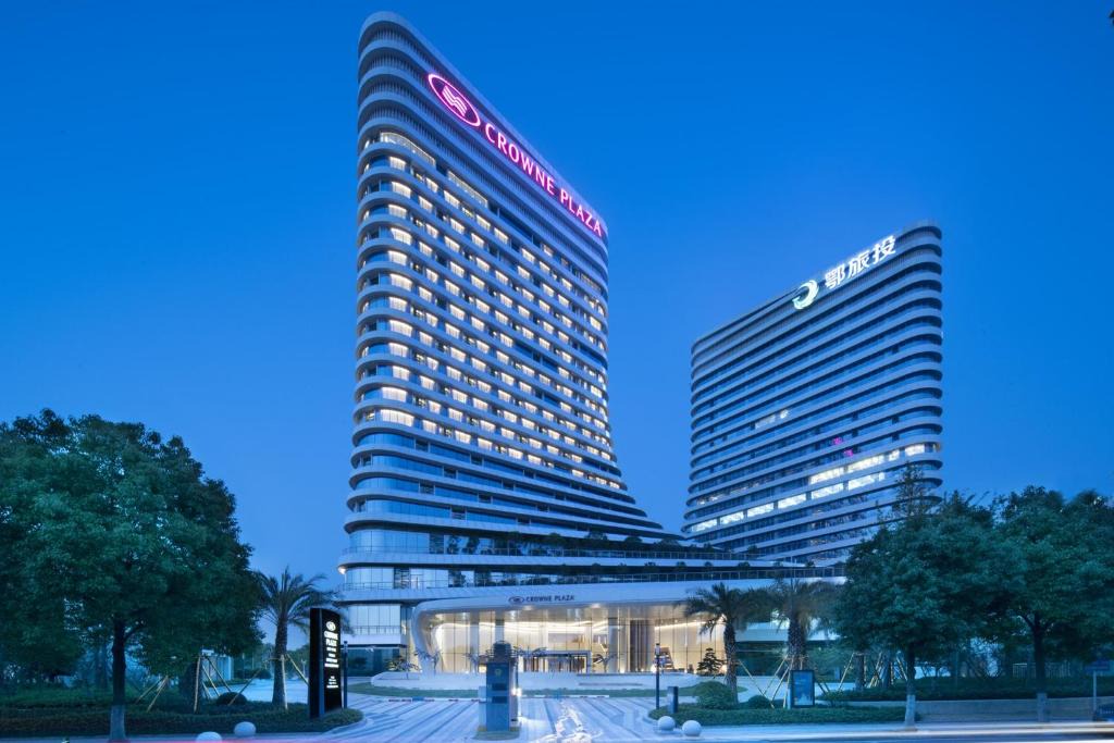 Hongshan Hotel | Crowne Plaza Wuhan Optics Valley by IHG