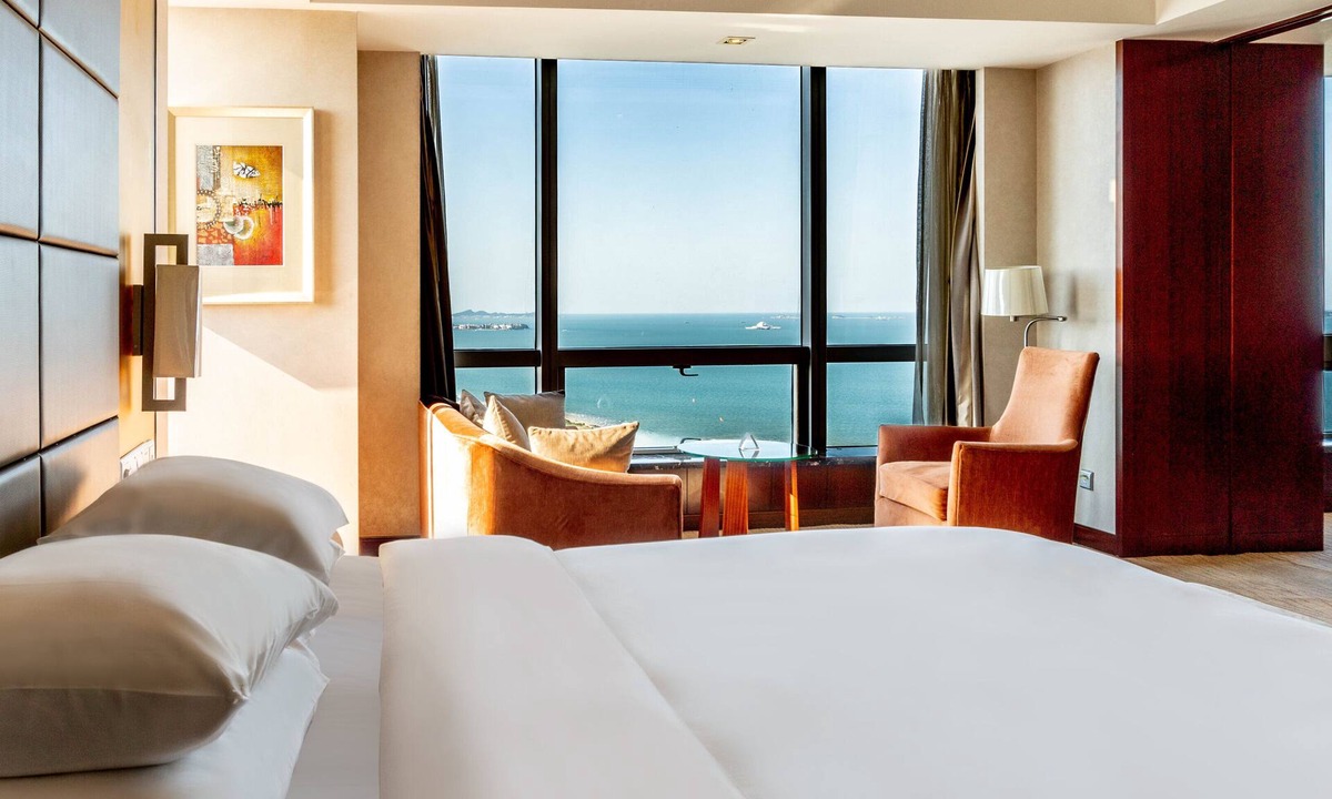 Laishan Hotel | Crowne Plaza Yantai Seaview by IHG