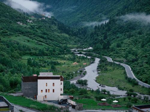 Xiaojin County Hotel | DAINN Mt Siguniang