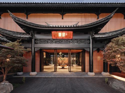 Dali Ancient Town Hotel | Dali Ludi Songfeng Courtyard Homestay (Ancient City South Gate)