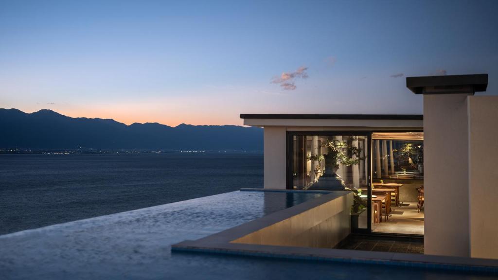 Manjiang Hotel | Dali Puyu VILLA Cliff Seaview Hotel By Dali Airport Dali North Station