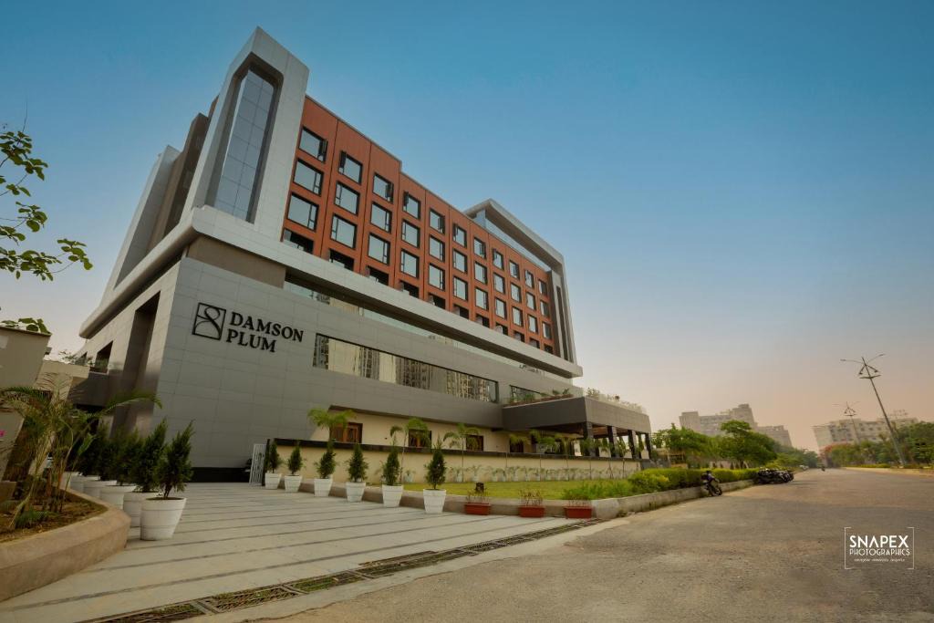 Gomti Nagar Hotel | Damson Plum