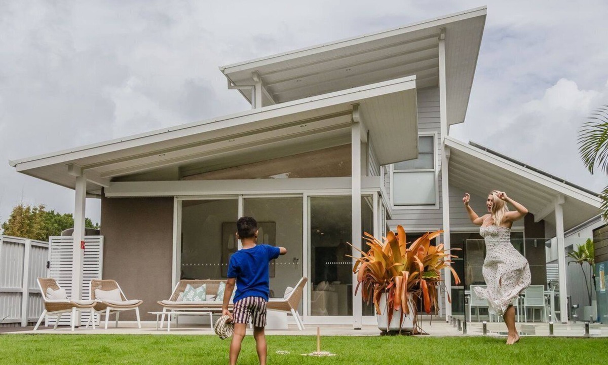 Casuarina Resort | Daybreak Shores- Absolute Beachfront holiday home