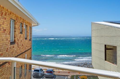 Forster Apartment | Debra Court 11