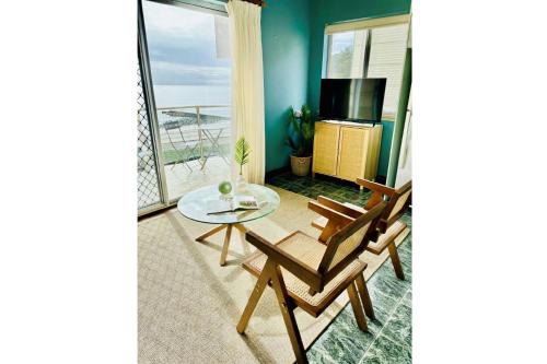 Forster Apartment | Debra Court 6