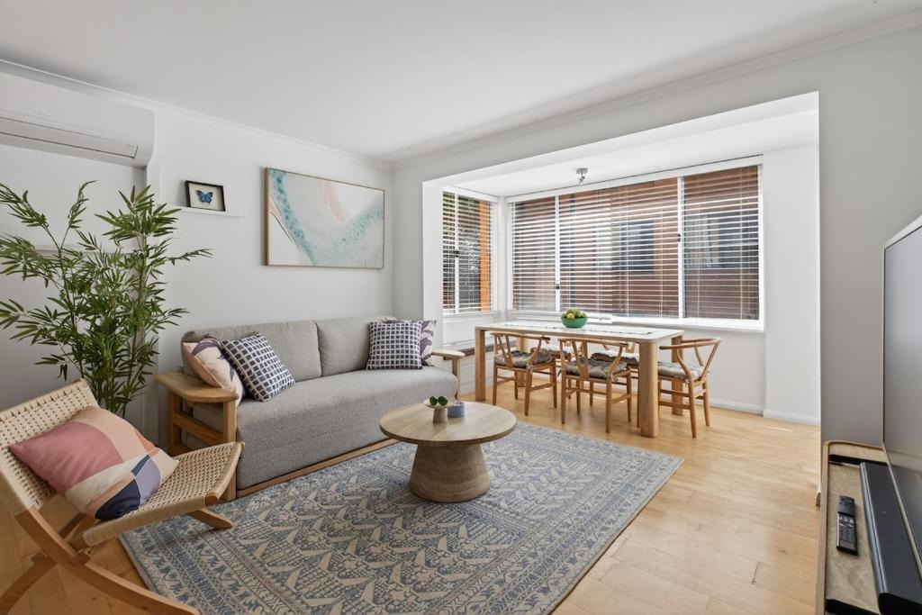 Dee Why Apartment | Dee Why Beachside 2BR with AC | 3min Walk to Beach