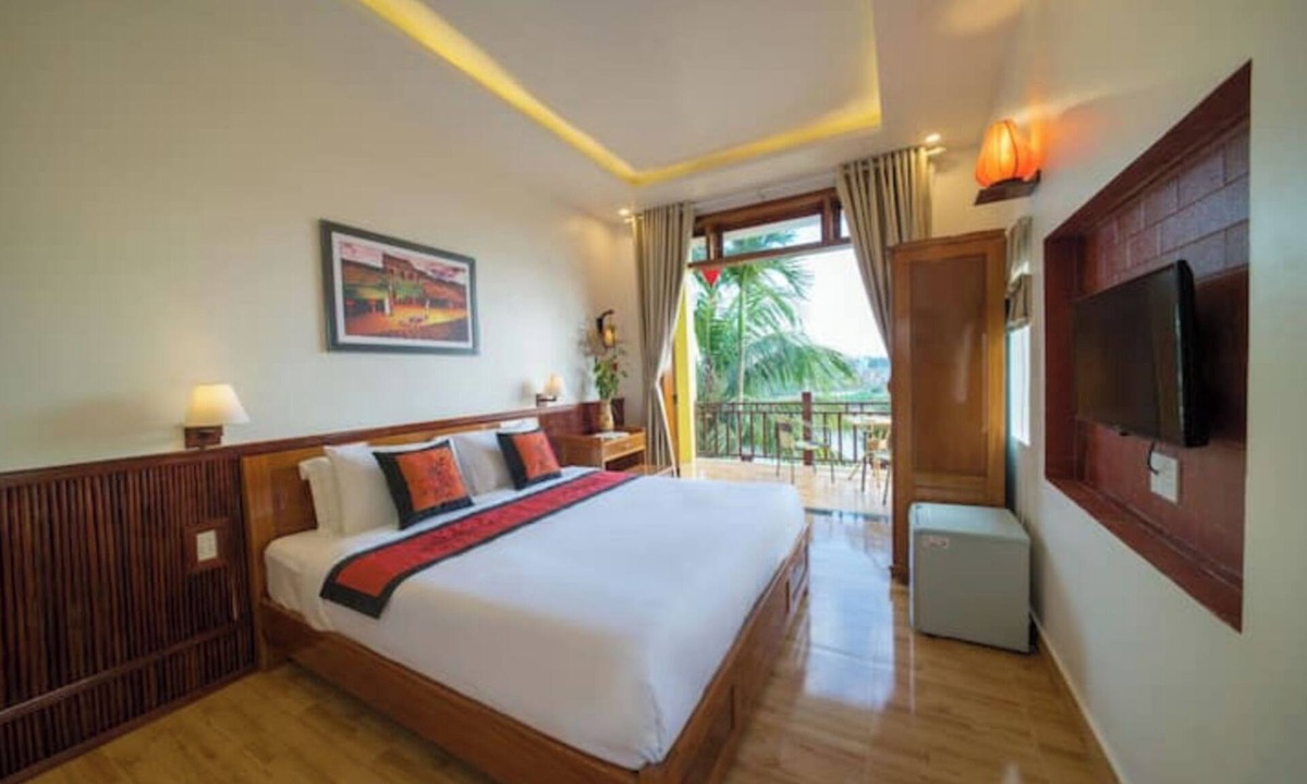 Cam Thanh Apartment | Deluxe Double Room with Balcony, Lake, River View