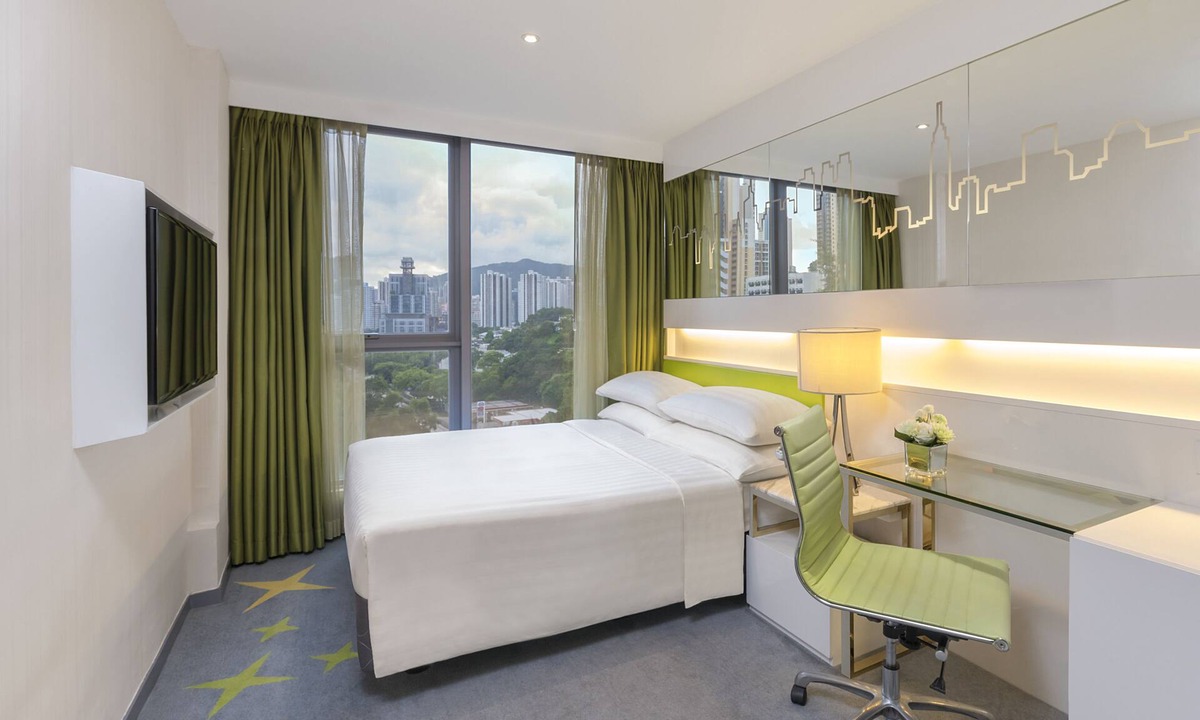 Kwai Chung House | Dorsett Room with queen bed - Free Wifi+Pool+Gym