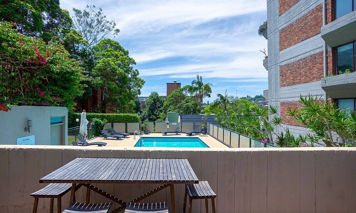Double Bay Apartment | Double Bay three-bedroom apartment with pool