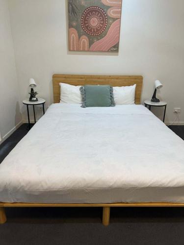 Gregory Hills House | Double Bed Room with Ensuite Bath-Peaceful location