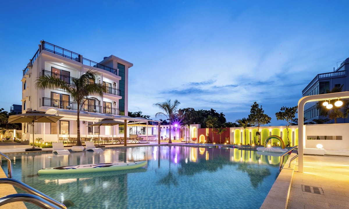 Tianya District Hotel | Dragging Water to Lead Mountain