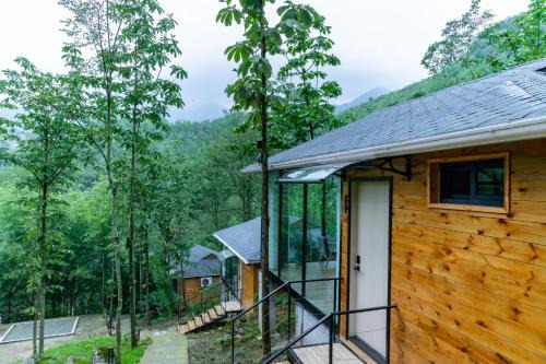 Dujiangyan Hotel | Dujiangyan Lucky Wild Mountain Forest Luxury Homestay