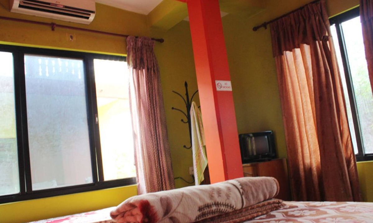 Byas House | Duna Tapari Restaurant & Guest House