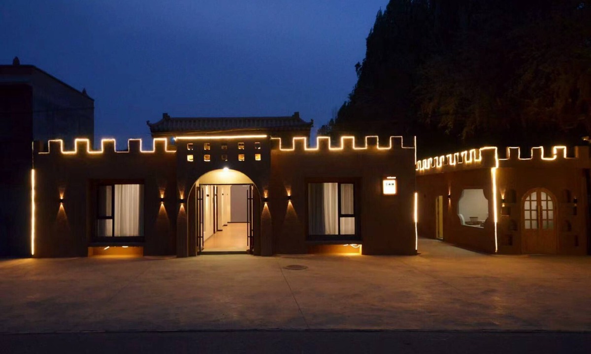 Mingsha Mountain and Crescent Spring Bed & Breakfast | dunhuang sanmuyuanminsu
