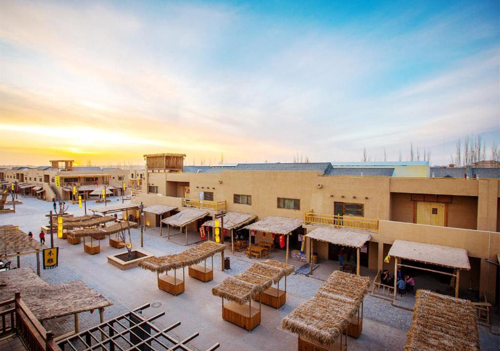 Mingsha Mountain and Crescent Spring Hostel | Dunhuang Silk Yododo Inn