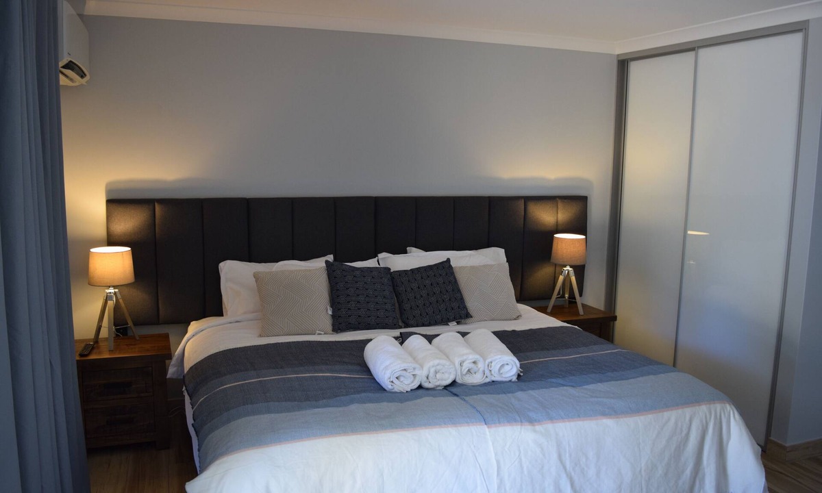 Eagle Bay Bed & Breakfast | Eagle Bay House - Winter Room