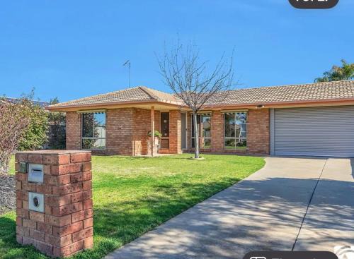 Echuca House | Echucas Pawfect Accommodation - Dog Friendly