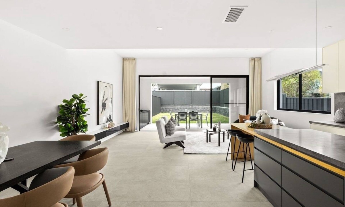 Picnic Point House | Elegant Designer House - Family & Pet Friendly