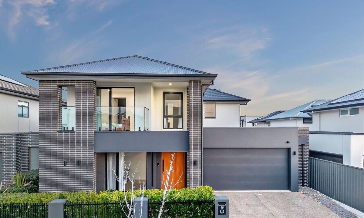 Lightsview House | Elegant Mansion in Lightsview | By Host Solutions