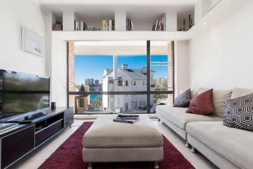 Elizabeth Bay Apartment | Elizabeth Bay Apmnt - Water Views & Free Parking