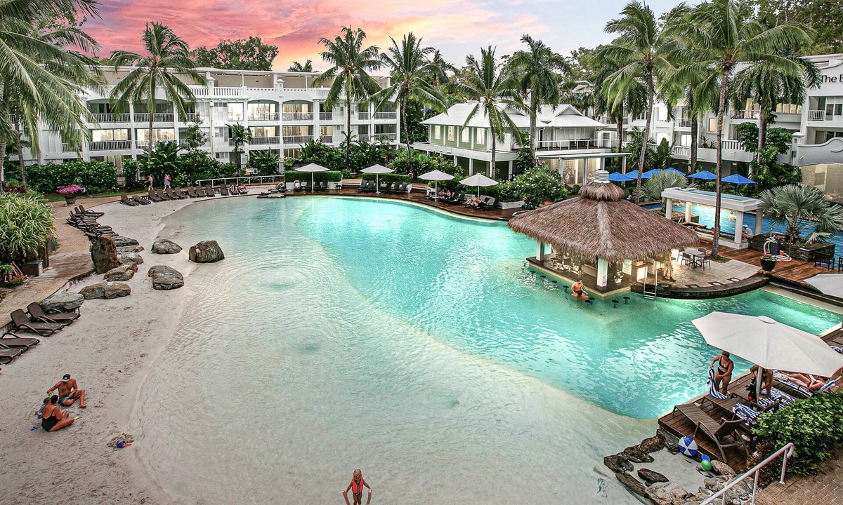 Palm Cove Hotel | Elysium Private Accommodation at The Beach Club