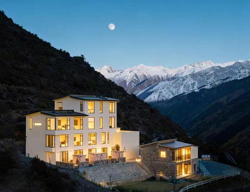 Xiaojin County Hotel | Endless Summer Cloudscape Hot Springs Siguniang Mountain